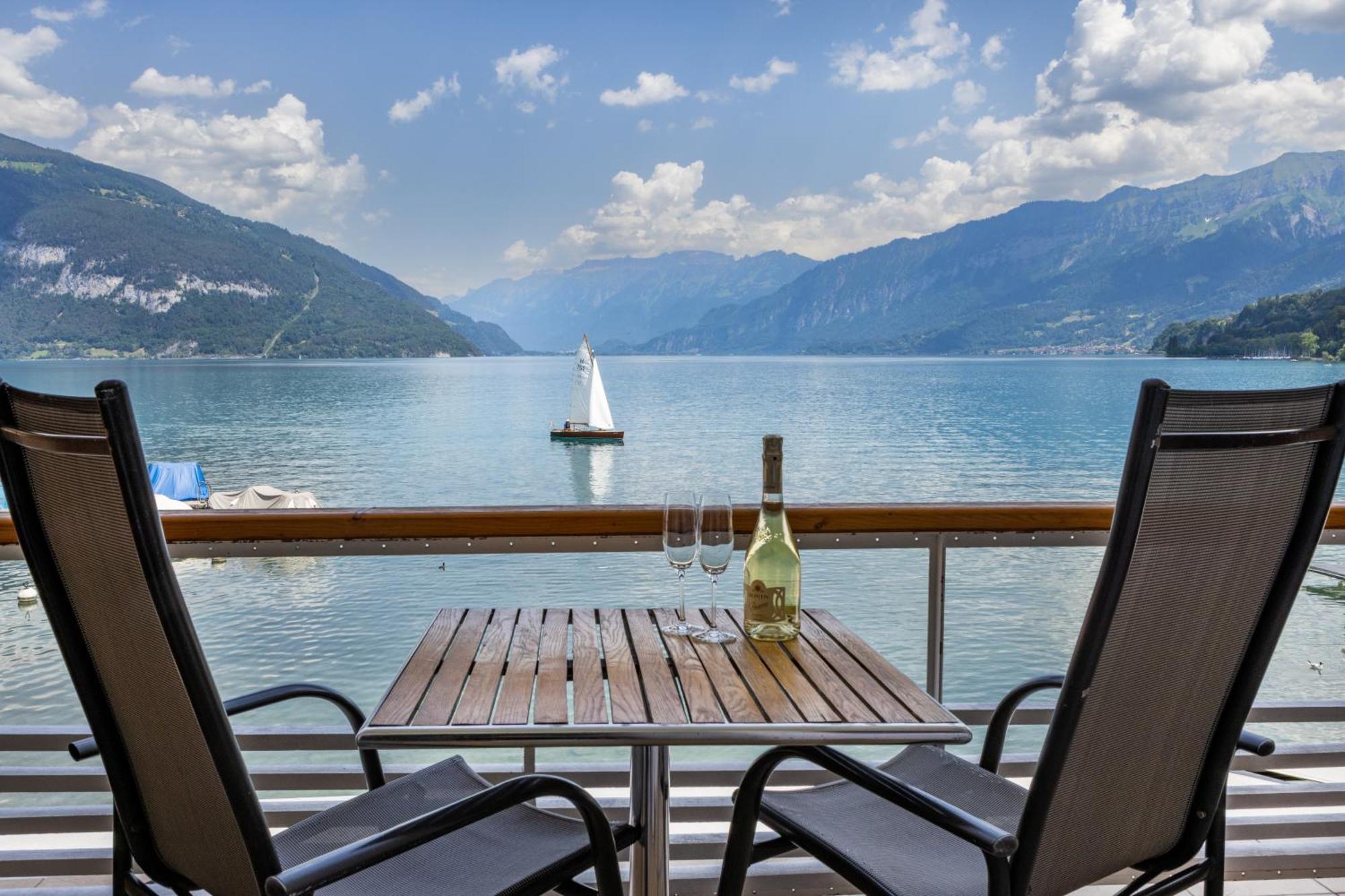 Strandhotel Seeblick Faulensee Exterior photo