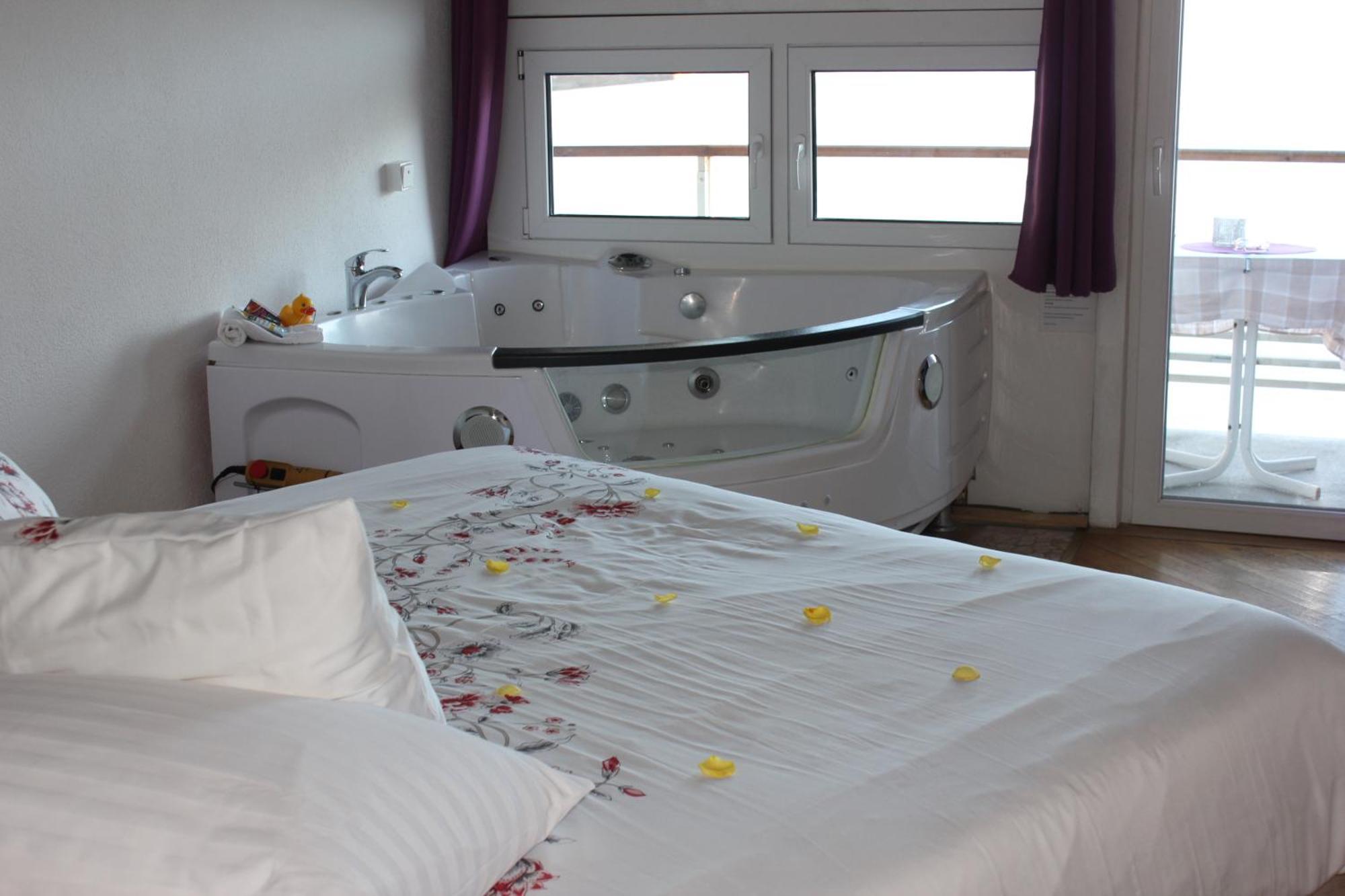 Strandhotel Seeblick Faulensee Exterior photo