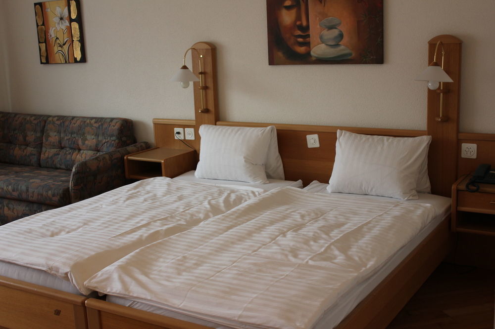 Strandhotel Seeblick Faulensee Exterior photo